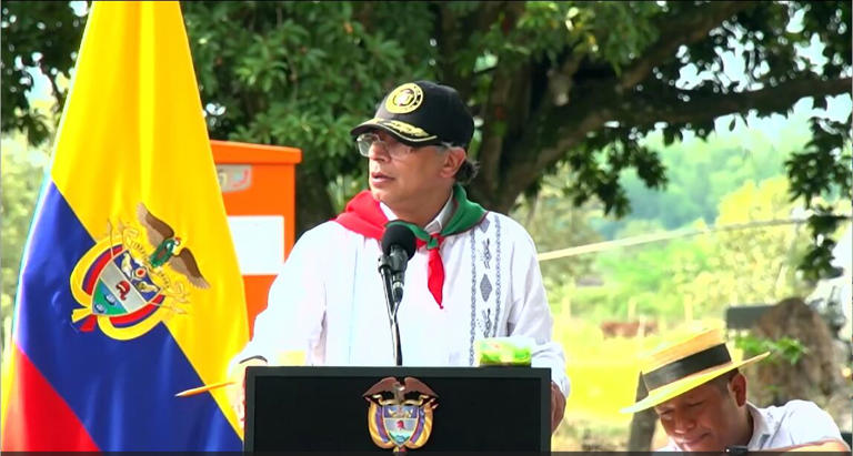  Centro Democrático critica postura de Petro sobre Venezuela: “usted no está por encima de la ley”